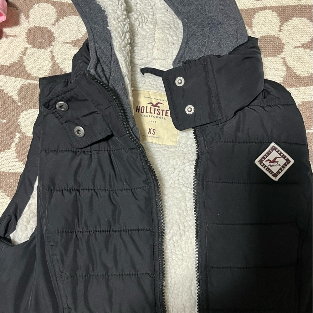 Hollister Black Puffer Jacket Quilted Insulated